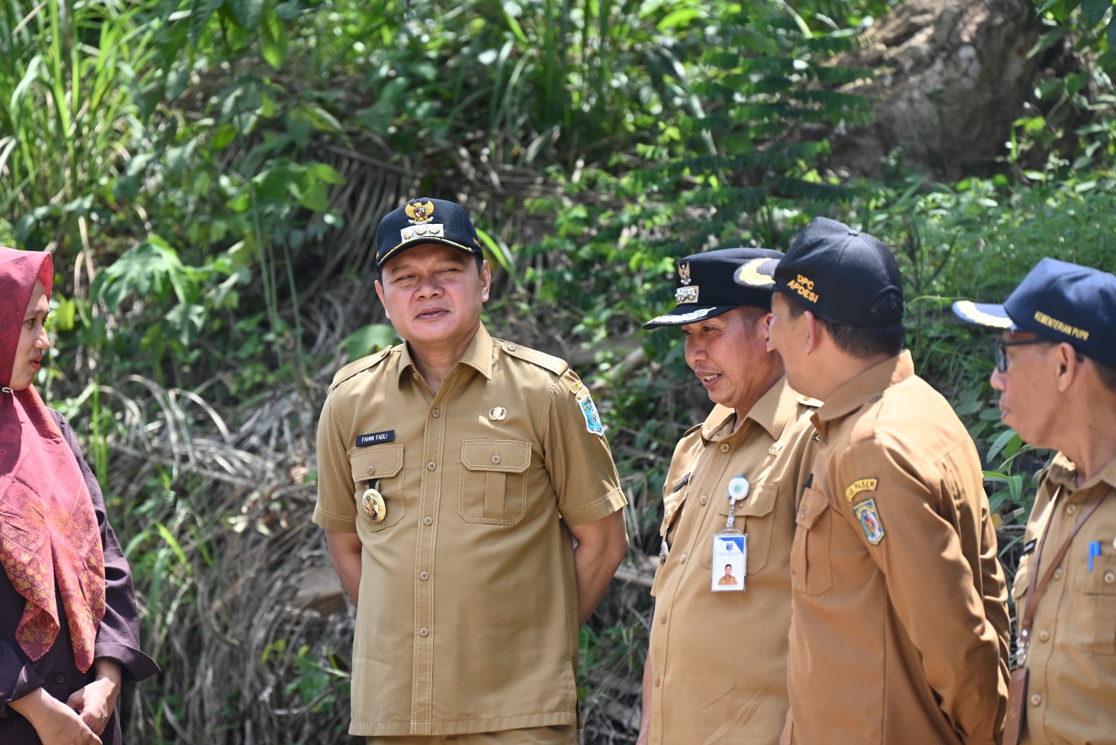 bupati tinjau progres pembangunan akses jalan desa di kecamatan muara samu
